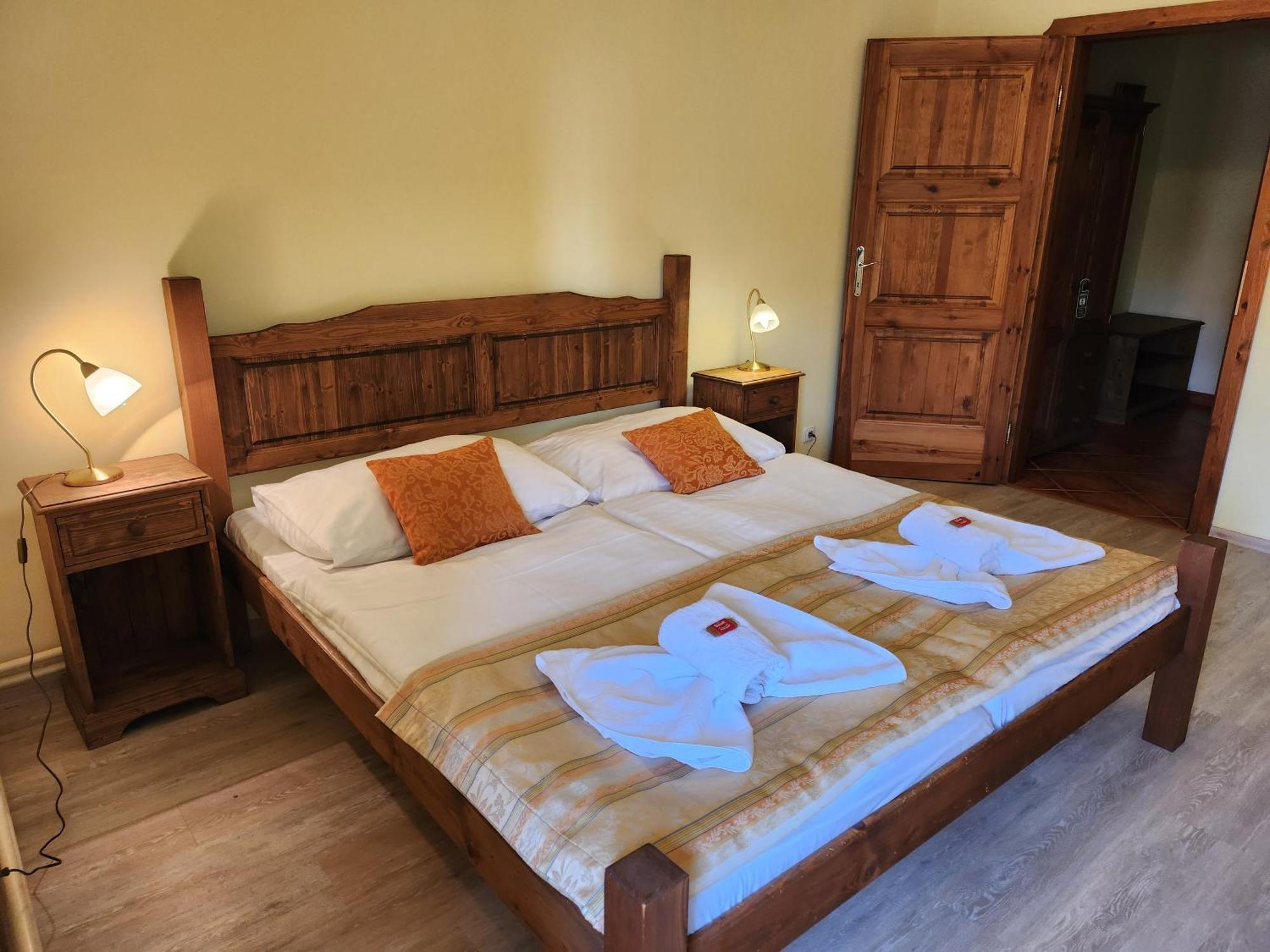 Hotel Opat Kutna Hora Luaran gambar