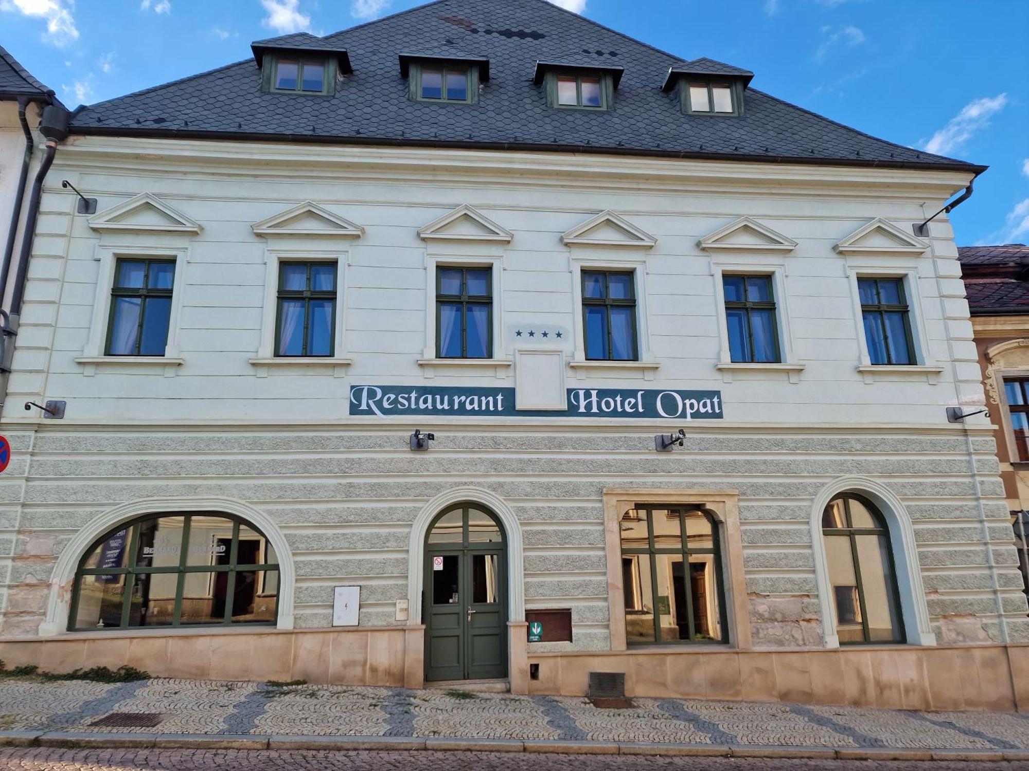 Hotel Opat Kutna Hora Luaran gambar