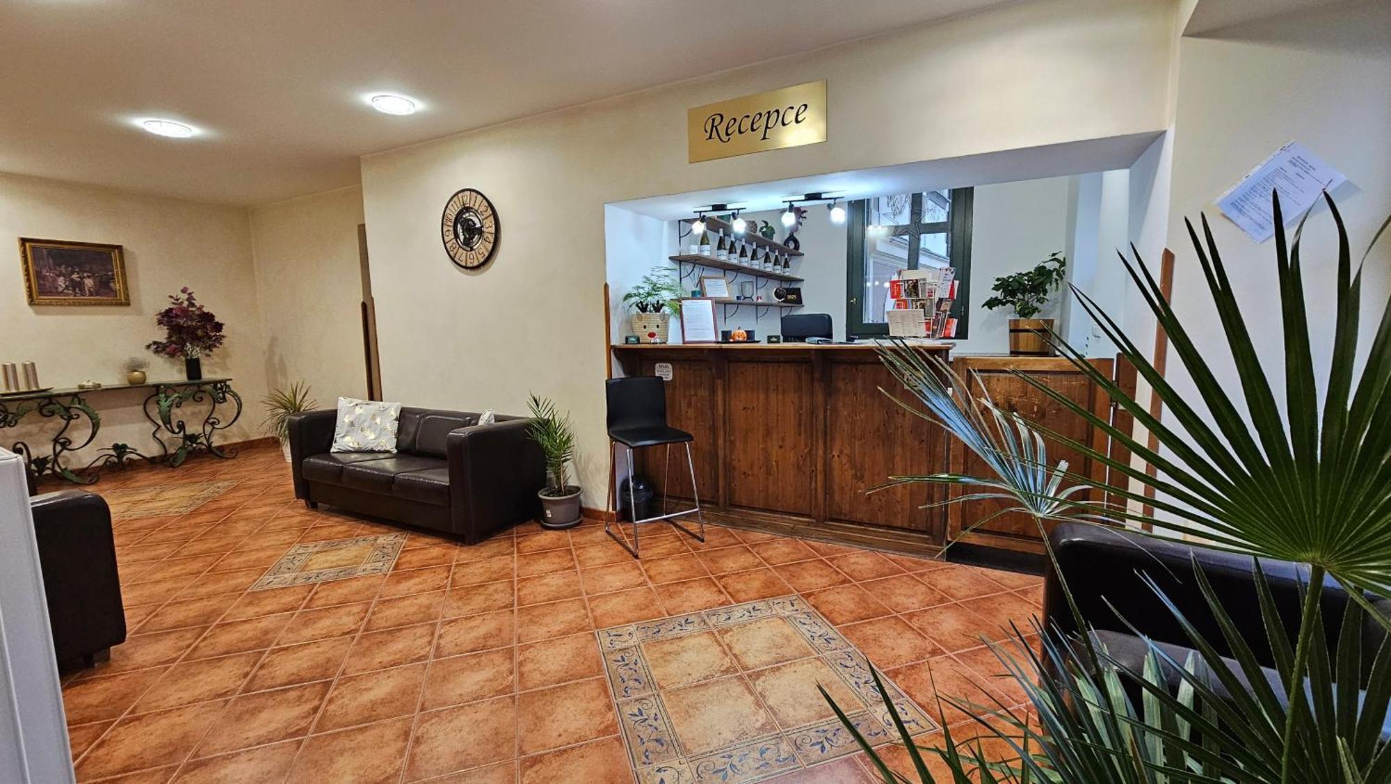 Hotel Opat Kutna Hora Luaran gambar